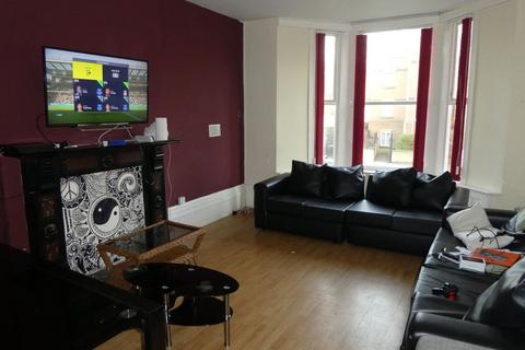 7 bedroom semi-detached house to rent, Mitford Road, Manchester