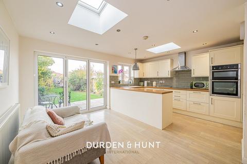 undefined, Walden Way, Hainault, IG6