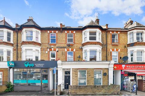 2 bedroom flat for sale, Barmouth Road, London