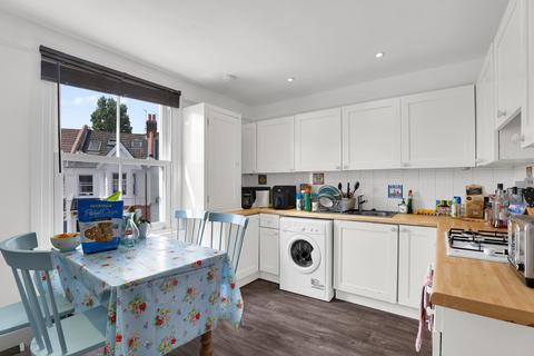 2 bedroom flat for sale, Barmouth Road, London