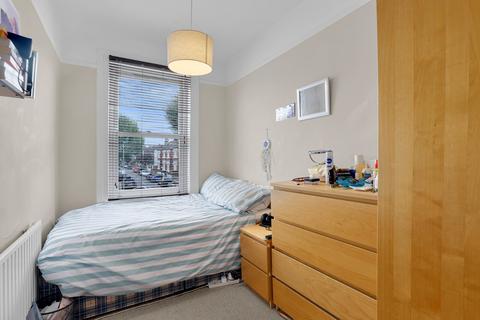 2 bedroom flat for sale, Barmouth Road, London
