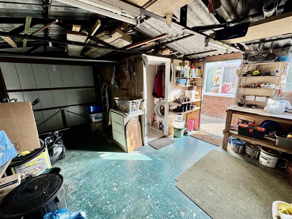 Garage/Workshop