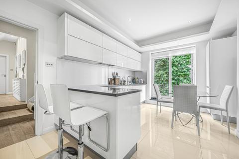 3 bedroom flat for sale, Arkwright Road, Hampstead, London