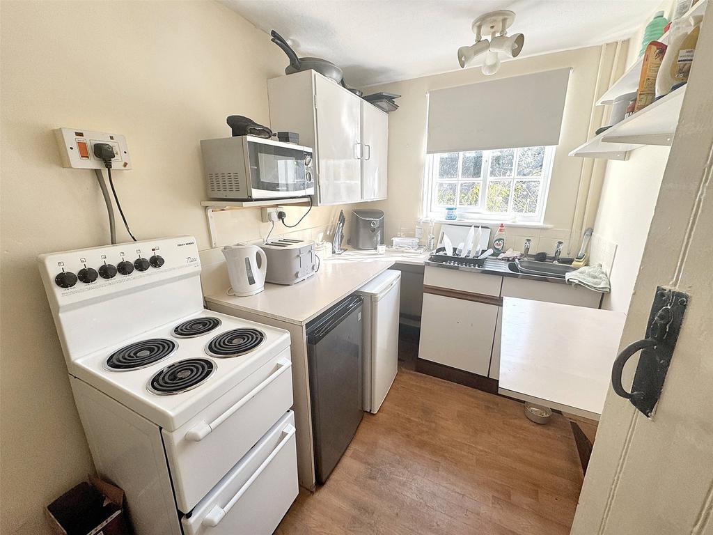 7 - Kitchen
