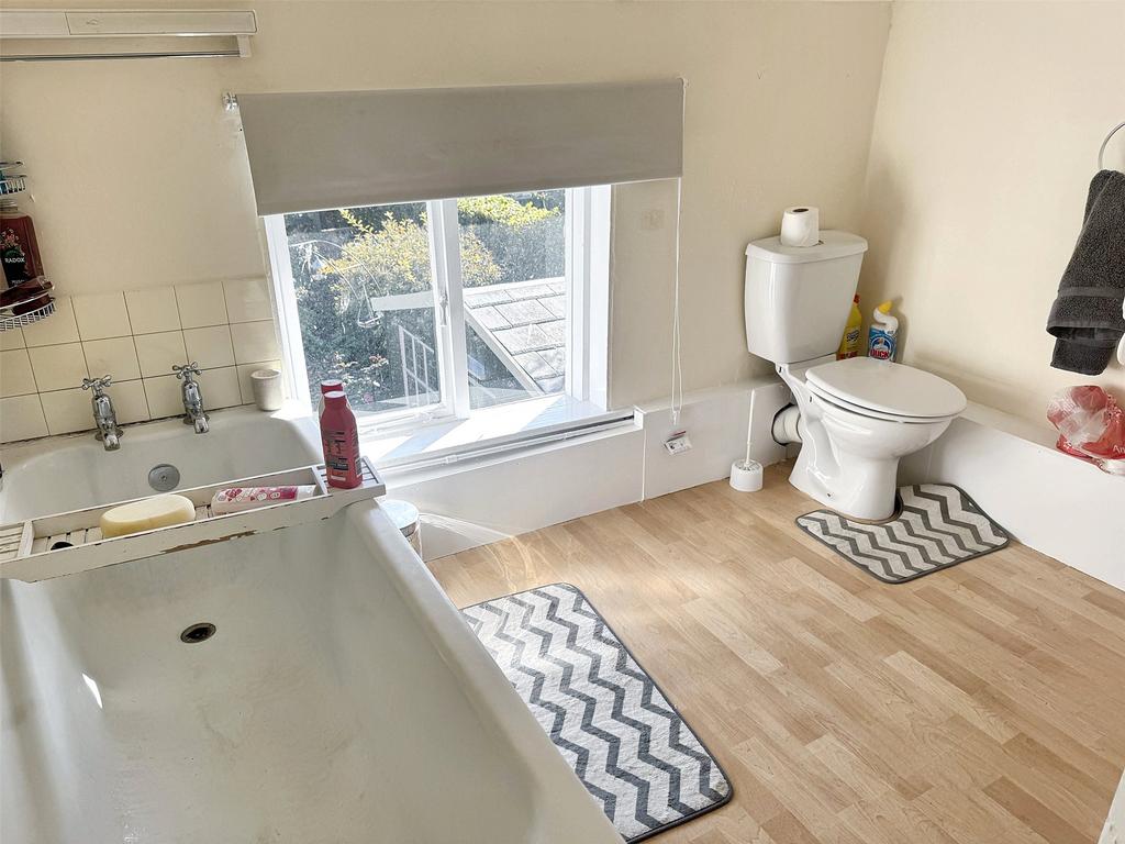 7 - Bathroom