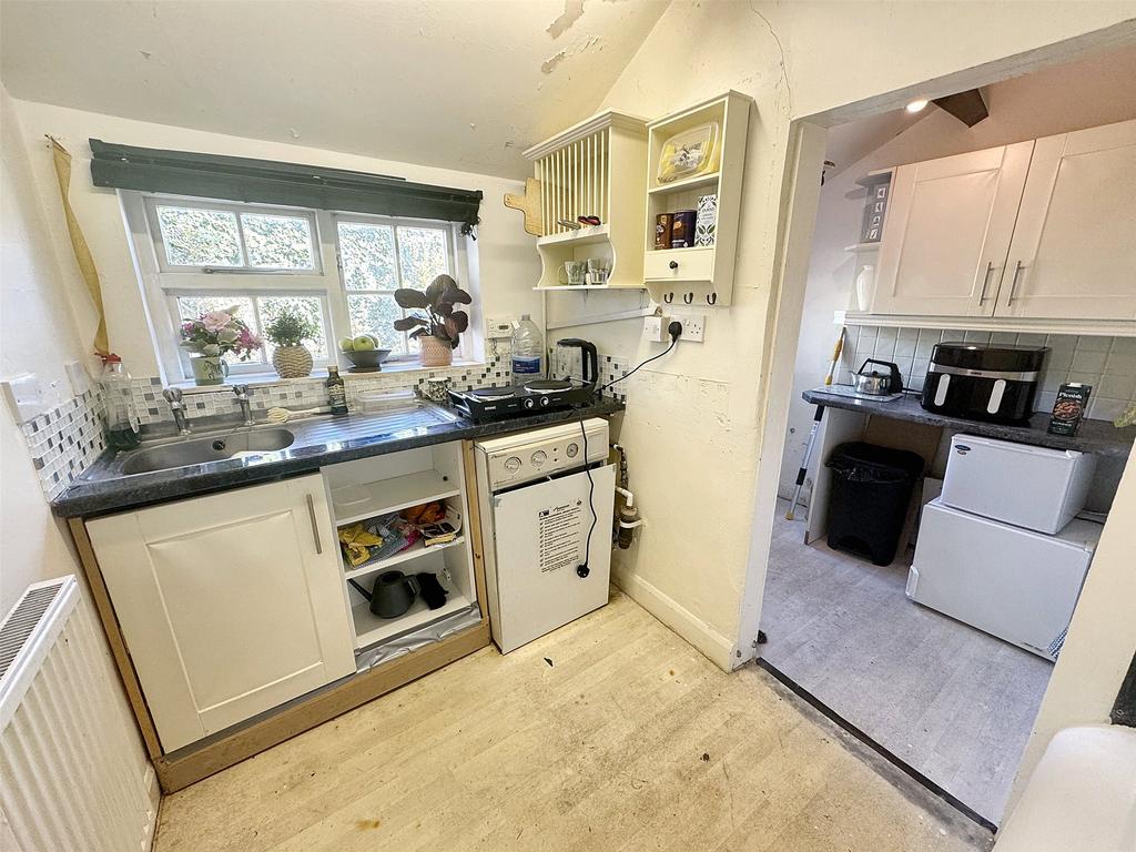 5 - Kitchen