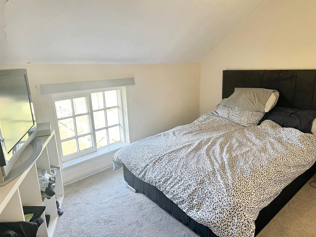 7 - Bed
