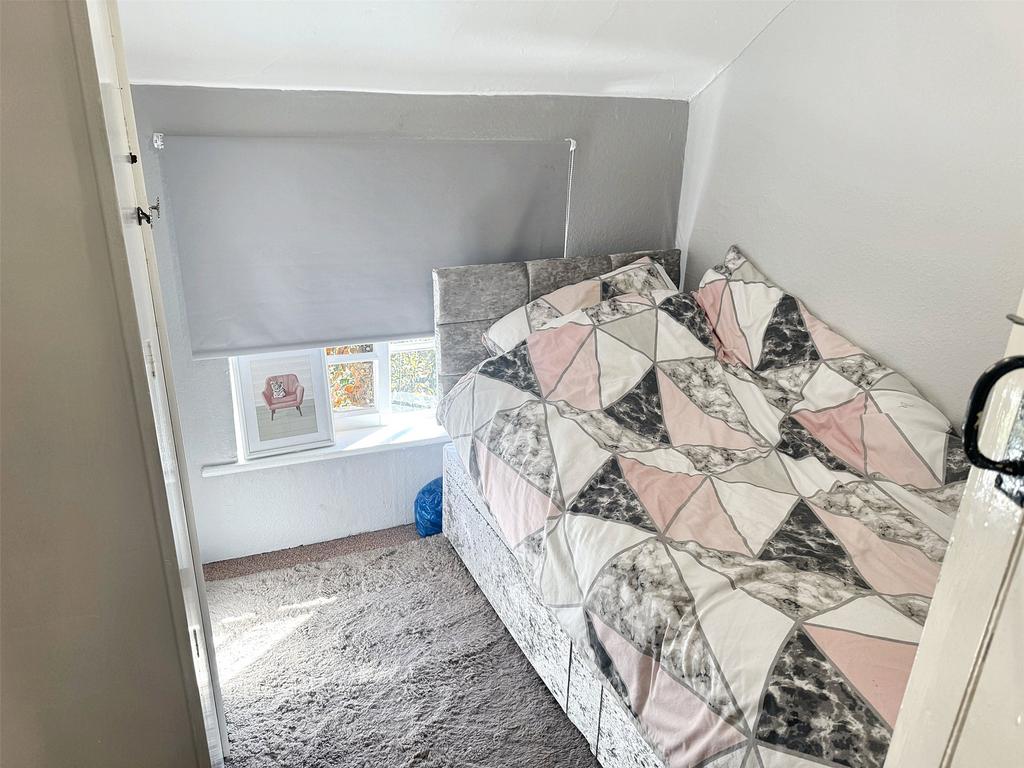7 - Bed