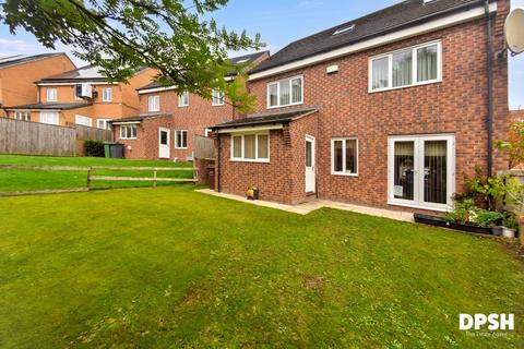 4 bedroom detached house for sale, Waggon Road, Leeds