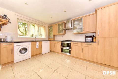 4 bedroom detached house for sale, Waggon Road, Leeds