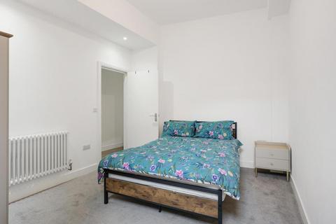 2 bedroom maisonette to rent, Cavendish Road, London