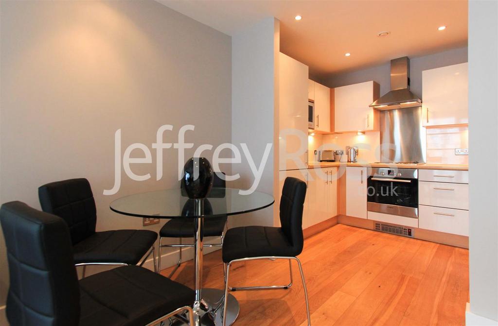 Meridian Plaza 1 beds (7 of 10).jpg