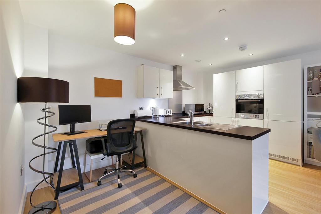 Flat 39, Orwell Court - n Kt Yf AP2 MHSYE5ms Ryf J.jpg