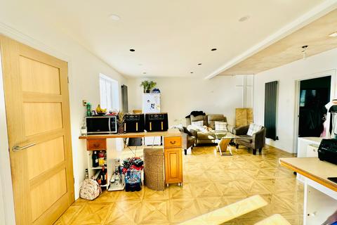 1 bedroom in a house share to rent, Chobham Road, Ascot SL5