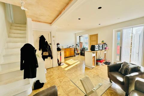 1 bedroom in a house share to rent, Chobham Road, Ascot SL5