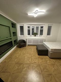 1 bedroom in a house share to rent, Chobham Road, Ascot SL5