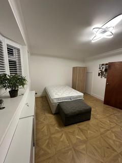 1 bedroom in a house share to rent, Chobham Road, Ascot SL5