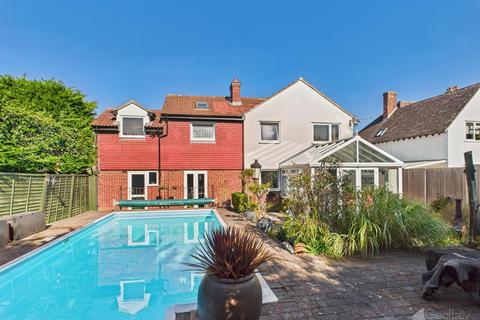 5 bedroom detached house for sale, Park Avenue, Harlow CM17