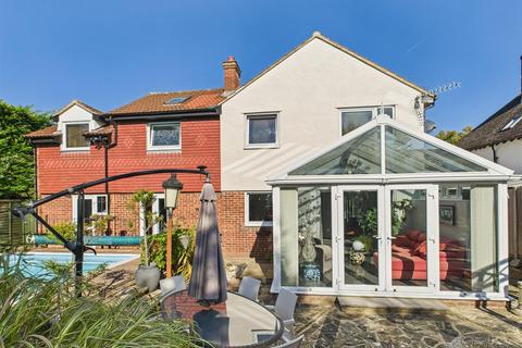 5 bedroom detached house for sale, Park Avenue, Harlow CM17