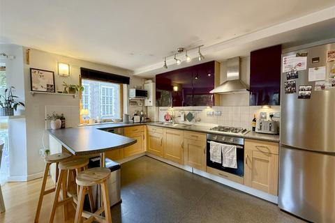 2 bedroom flat for sale, Ambleside Close, London