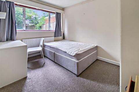 undefined, Horwood Close