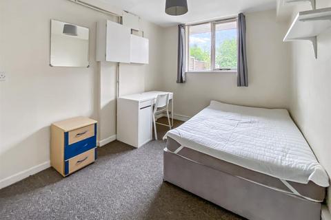 undefined, Horwood Close