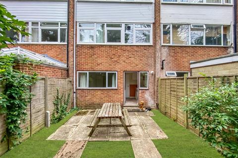 undefined, Horwood Close