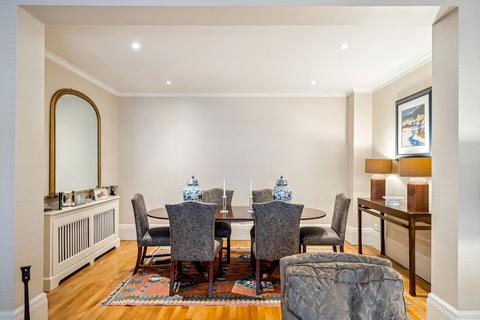 undefined, St Michaels Mews, Belgravia Place, Belgravia, London, SW1W