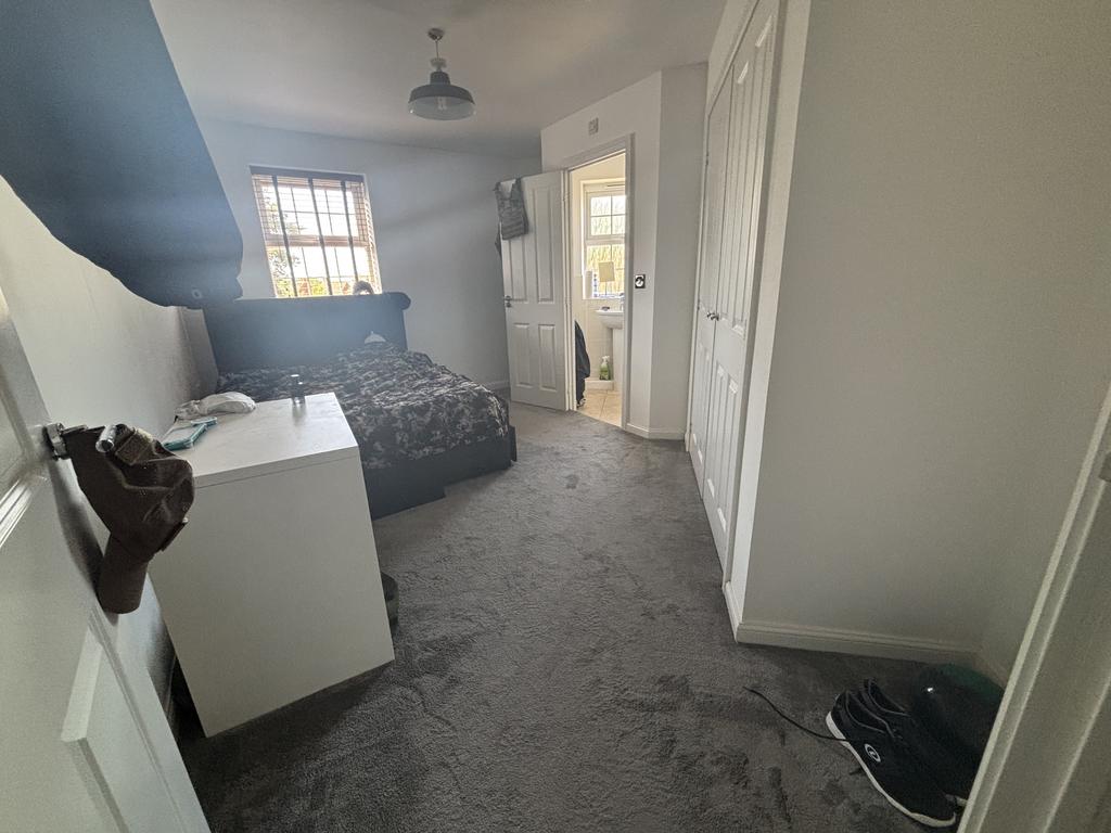 Bedroom 1 - Conifers