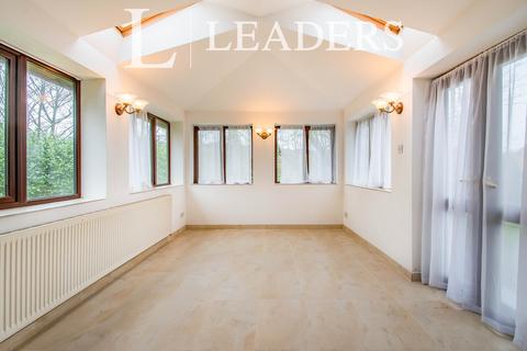 5 bedroom detached house to rent, Rising Bridge Road, Haslingden, BB4