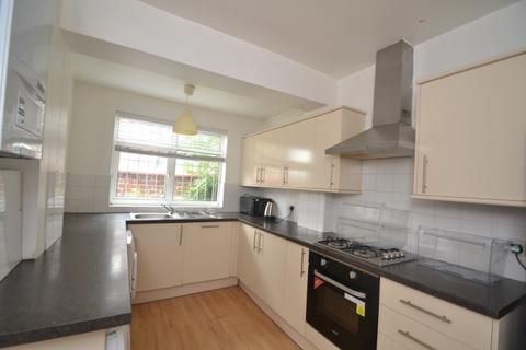 4 bedroom terraced house to rent, Braemar Road, Manchester M14