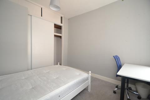 4 bedroom terraced house to rent, Braemar Road, Manchester M14