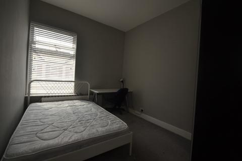 4 bedroom terraced house to rent, Braemar Road, Manchester M14