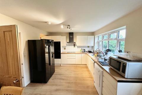undefined, Ashwood Avenue, Uxbridge