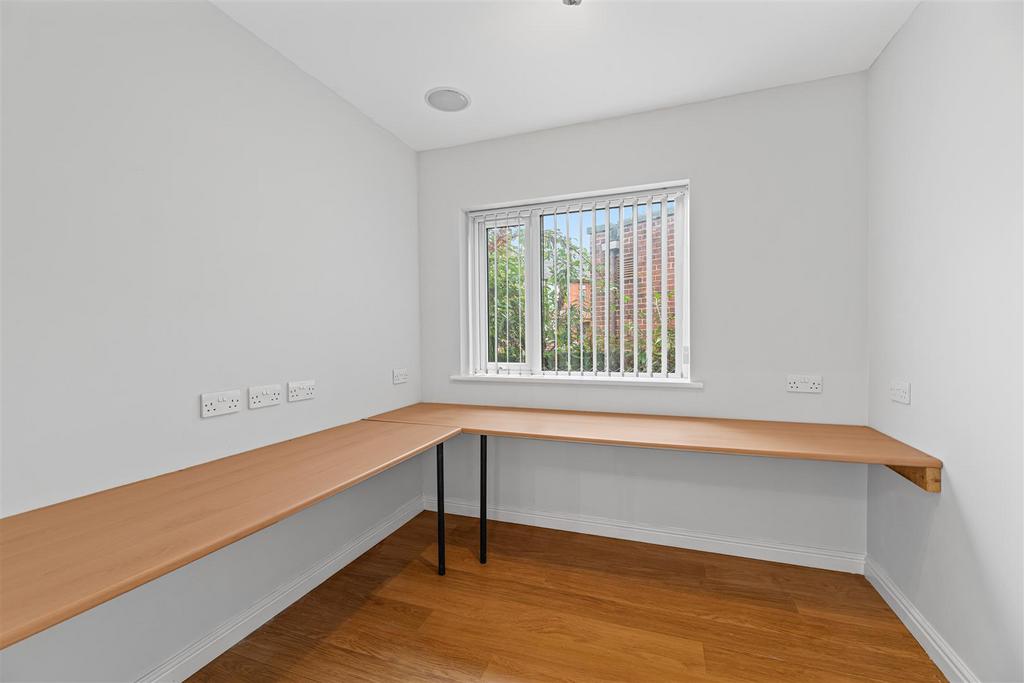 Bedroom/Office