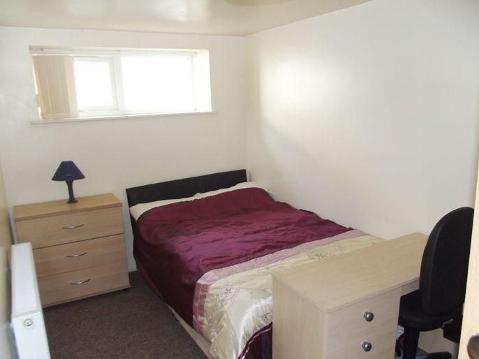 A neat double bedroom featuring a comfortable d...