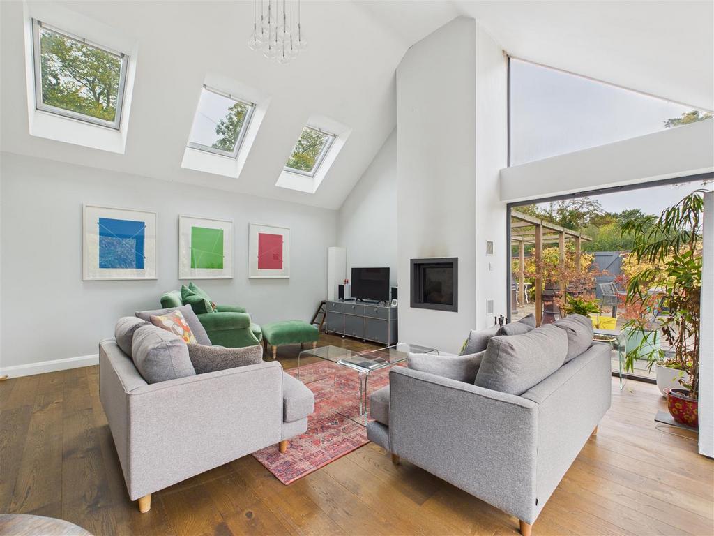 CAM05251 G0-PR0094-STILL020.jpg