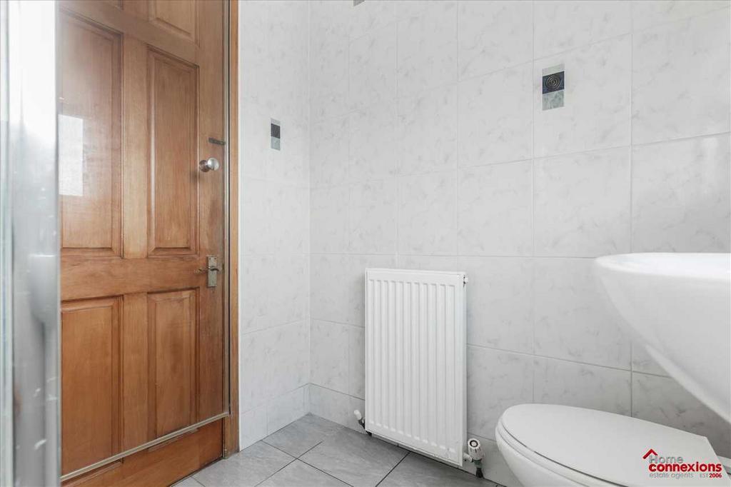 Shower Room (2)