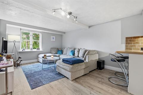 2 bedroom apartment for sale, River Meads, Stanstead Abbotts