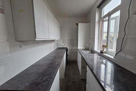 3 bedroom terraced house to rent, Thornville Street, Dewsbury