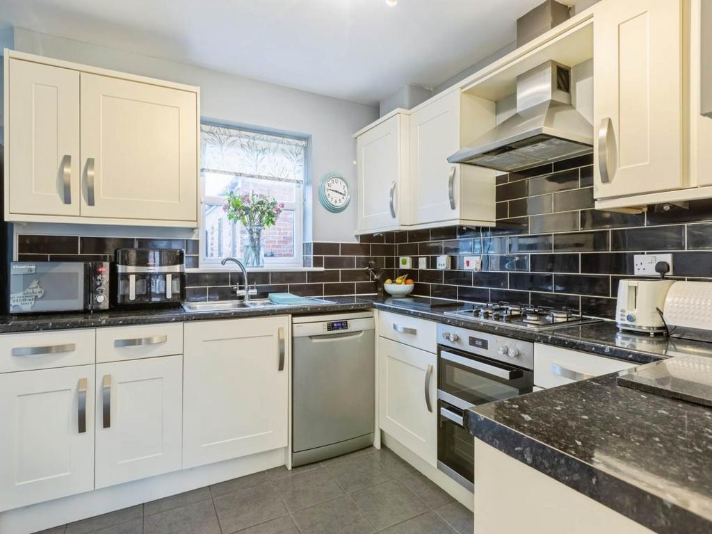 Kitchen (2)