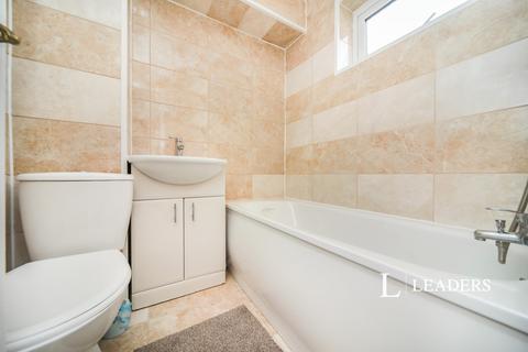 3 bedroom house to rent, Sturdee Close, IP24