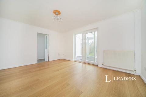 3 bedroom house to rent, Sturdee Close, IP24