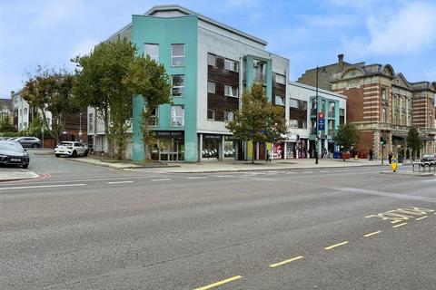2 bedroom flat for sale, Lauriston Apartments, Ambleside Close