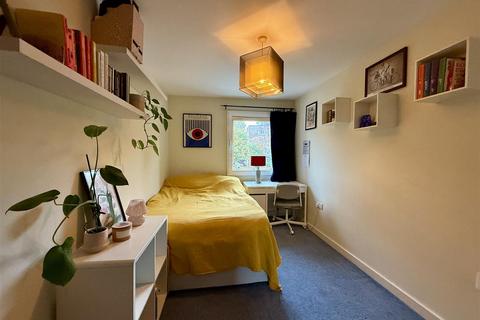2 bedroom flat for sale, Lauriston Apartments, Ambleside Close