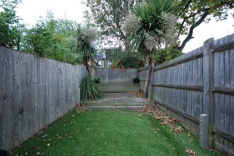 3 bedroom apartment to rent, Cambray Road, Balham SW12