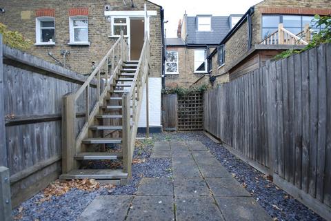 3 bedroom apartment to rent, Cambray Road, Balham SW12