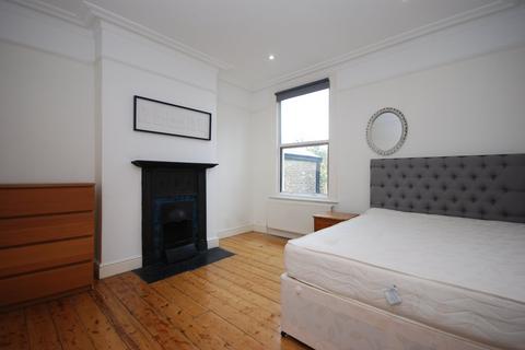 3 bedroom apartment to rent, Cambray Road, Balham SW12