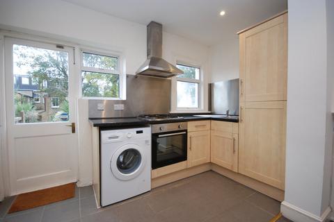 3 bedroom apartment to rent, Cambray Road, Balham SW12