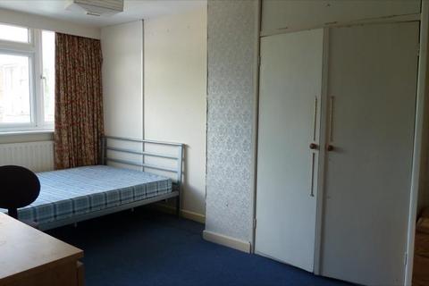 6 bedroom house to rent, Horwood Close
